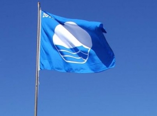 «Голубой флаг» экологической чистоты получили шесть пляжей Крыма (ФОТО) 