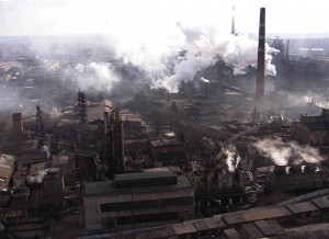 Донецкий металлургический завод продолжает работать
