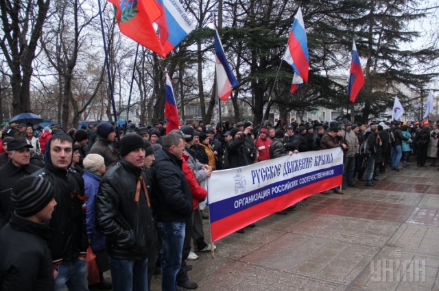 Митинг у захваченной российскими военными Верховной Рады Крыма 27 февраля 2014 года