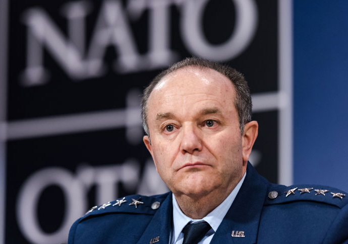 Командующий вооруженных сил НАТО в Европе  Филипп Бридлав.