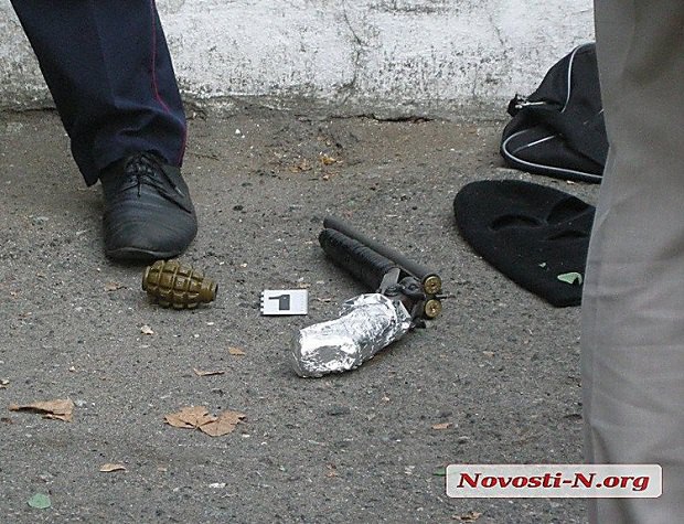 Вооруженное нападение на полицию в Николаеве: двое раненых