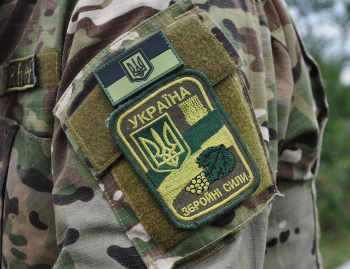 В зоне АТО украинского военного ранил снайпер