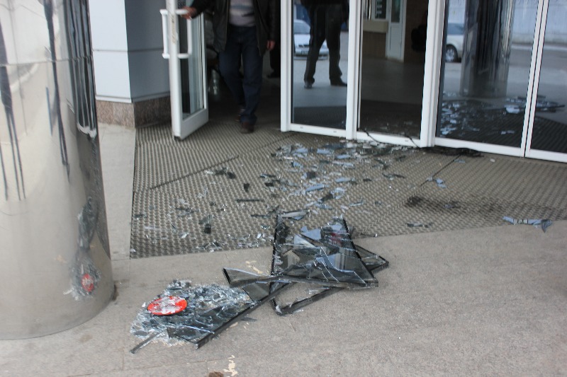В Джанкое безбилетный пассажир электрички устроил стрельбу в центре города: один раненый, фото-4