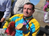 Эскендер Мустафаев с золотой медалью