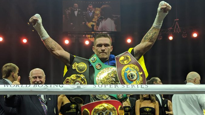 Александр Усик победил россиянина Гассиева и стал