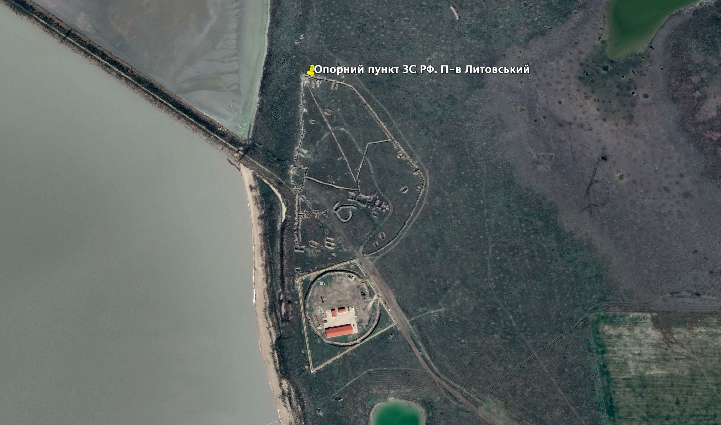 Опорний пункт ЗС РФ. Півострів Литовський Фото: Google Earth