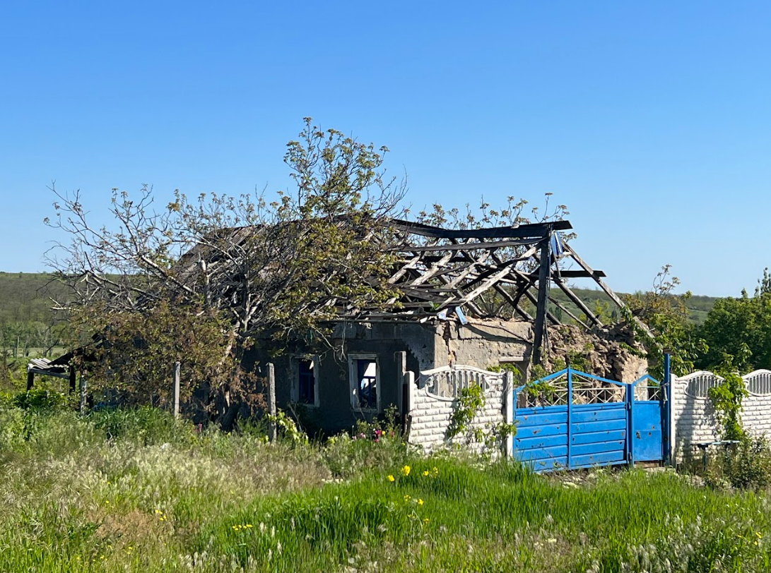 Зруйнований будинок у Калинівському. Фото: Олег Батурін