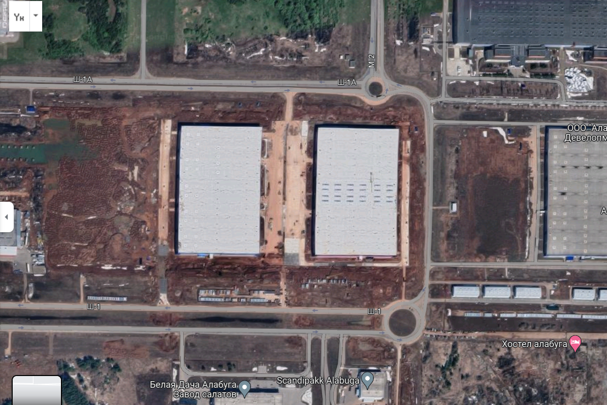 Корпуси заводу в ОЕЗ “Алабуга”, Татарстан, де ймовірно вироблятимуть дрони-камікадзе. Скріншот з Google Maps