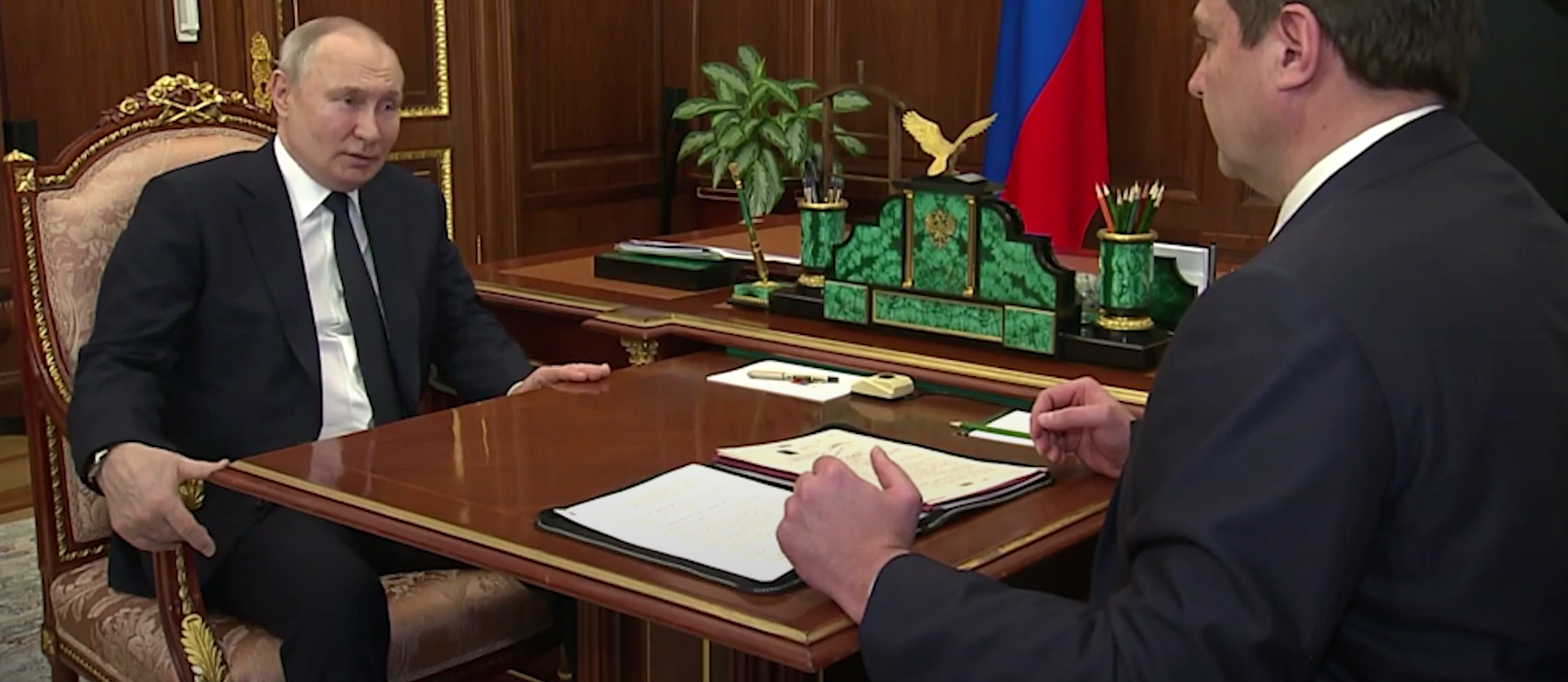 В. Путін і Є.Балицький у Кремлі, травень 2023 р., скріншот відео пропагандистів