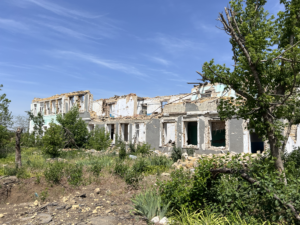 Знищена школа в Раківці, червень 2024 року. Фото: Олег Батурін/ЦЖР