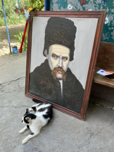 Врятований зі школи портрет Тараса Шевченка і віночок. Фото: Олег Батурін/ЦЖР