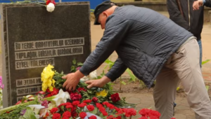 Жалобний захід біля закладного камня 18 травня 2021 р. Фото: скриншот з сайту crimeantatars