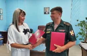 Окупаційна міністерка освіти Запорізької області Тетяна Дубінська підписала меморандум про відкриття нових класів Росгвардії на ТОТ Запоріжчини. Фото: соцмережі: https://t.me/o_brd/14374?single