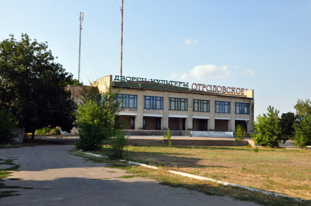 Будинок культури в селі Одрадівка, в підвалі якого окупанти облаштували катівню. Фото: Wikimapia