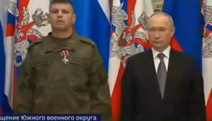 Максім Уваров під час нагородження державною нагородою РФ, 31 грудня 2022 року. Скріншот відео каналу "Россия 24"