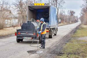 Роботи з утримання автошляхів у Запорізькій області ТОВ “Автомагістраль – Південь”. Осінь 2024 р. Фото: Facebook