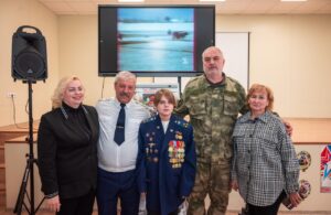 Колаборант Ігор Качур, другий праворуч, березень 2025 року. Фото з окупаційних пабліків