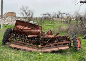 Розбита техніка і знищені будинки. Фото: Олег Батурін/ЦЖР
