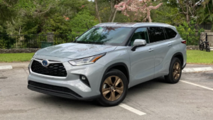 Гібрид Toyota Highlander 2022 року