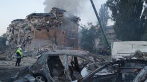 Наслідки атаки РФ по Дарницькому районі Києва / Фото: Кирило Чуботін, Укрінформ