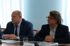 Олександр Галкін (зліва), партнер Павла Лебедєва і Вадима Колесніченка, та Ігор Гончаренко (справа), експродюсер НТКУ на презентації проекту «Новый Крым». Севастополь, 2015 р. Фото: primechaniya.ru