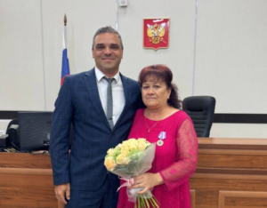 Ігор Дегтярьов і Надія Куракіна, завідувачка господарством “Бахчисарайского районного суда”, вересень 2025 року. Фото з окупаційних джерел