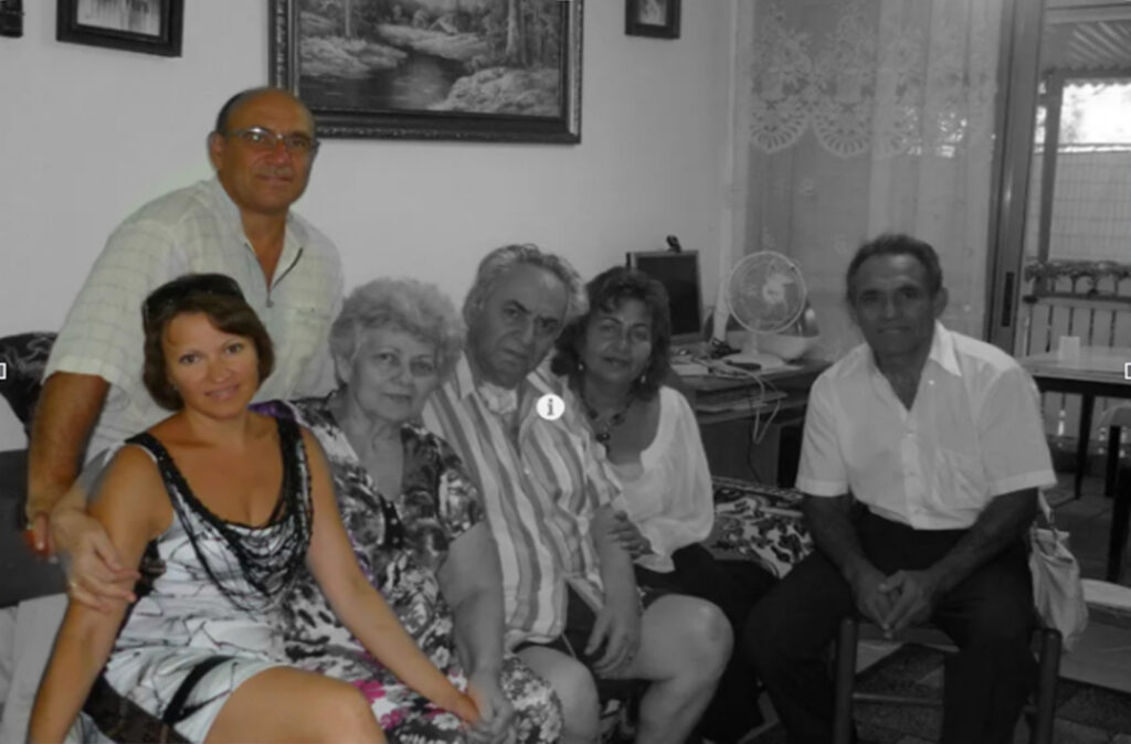 Любов Марущак та Радислав Файнштейн в родинному колі. Фото з відкритих джерел