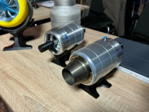 Малий турбореактивний двигун потужністю 11 кгс для дронів-перехоплювачів Фото: "Оборонка"