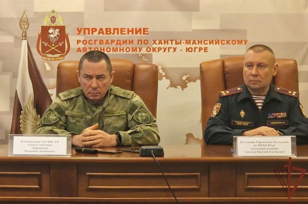 Генерал-полковник Владімір Спірідонов ліворуч. Фото з російських медіа