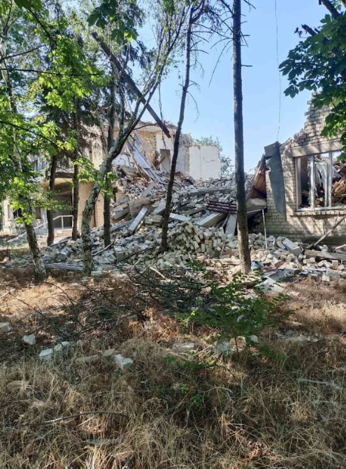 Розбита будівля сільської ради в Качкарівці. Фото надане Юрієм Бутівчаком