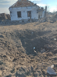 Наслідки російських обстрілів у Качкарівці. Фото надане Юрієм Бутівчаком