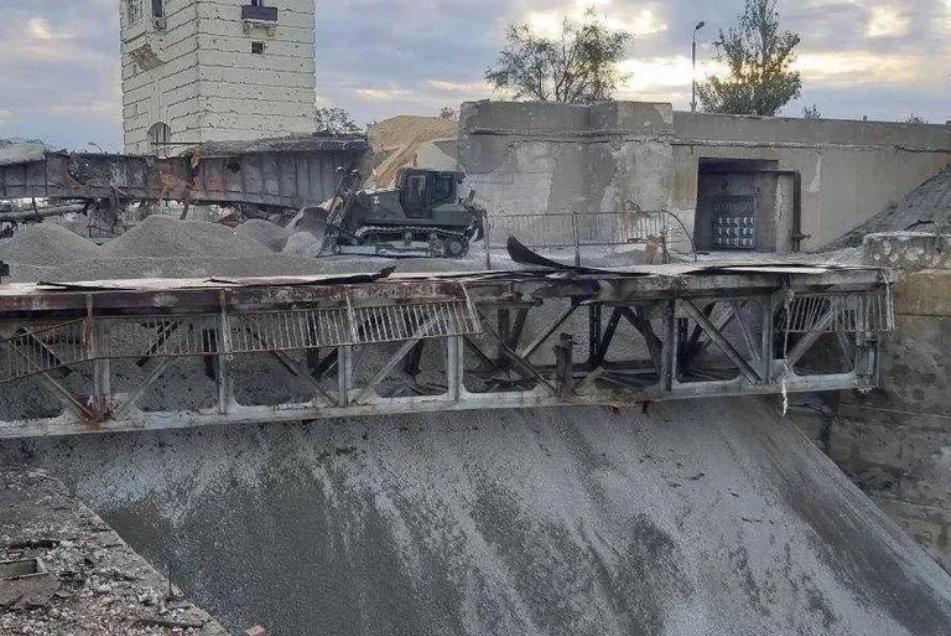 Ремонт мосту і поновлення шляхопроводу через Каховський шлюз Фото: "Херсон: война без фейков"