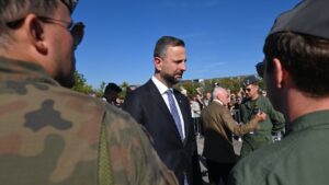 Міністр національної оборони Польщі Владислав Косіняк-Камиш 3 жовтня 2026 року. Getty Images/Artur Widak/NurPhoto